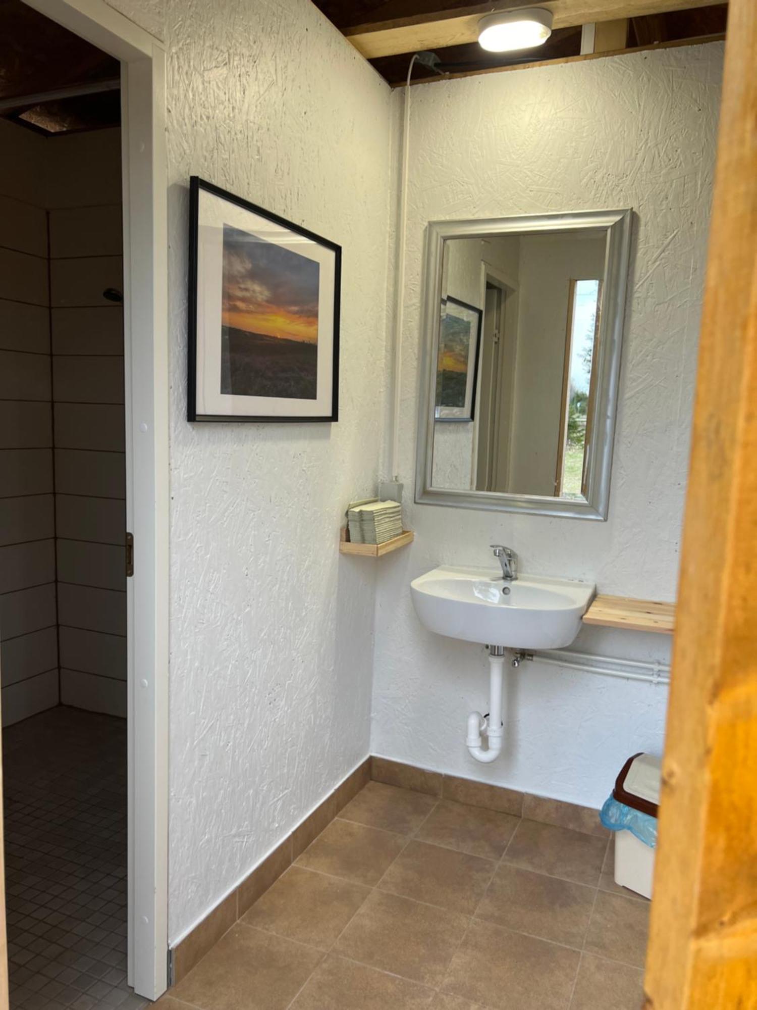 Marika Puhkekuela - Metsanurga Oeoemaja "Shared Bathroom" Nova Dış mekan fotoğraf